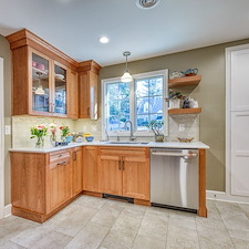 Warm-Inviting-Kitchen-with-Natural-Wood-and-Timeless-Detail 8